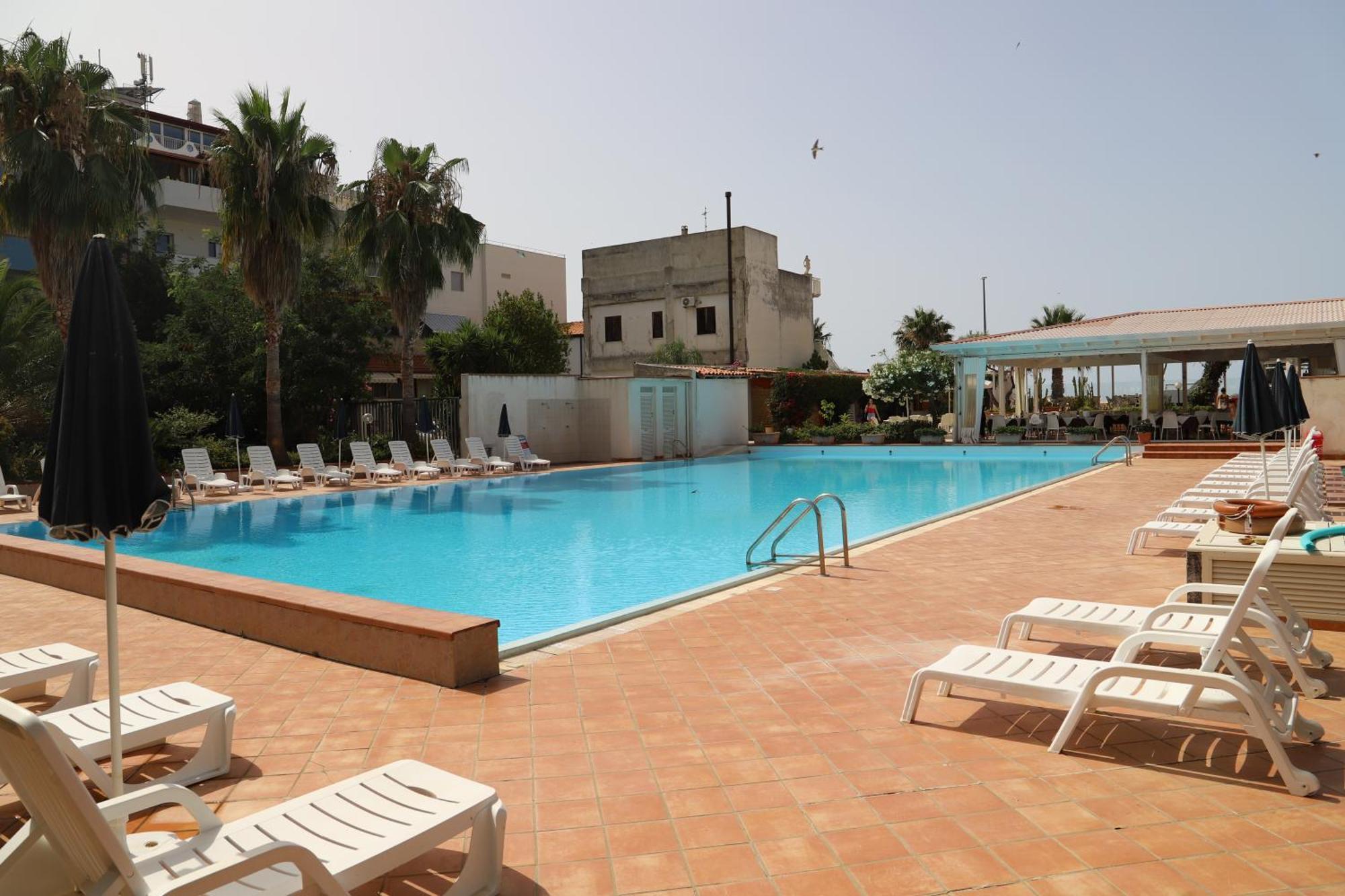 La Cicala Hotel Броло Екстериор снимка