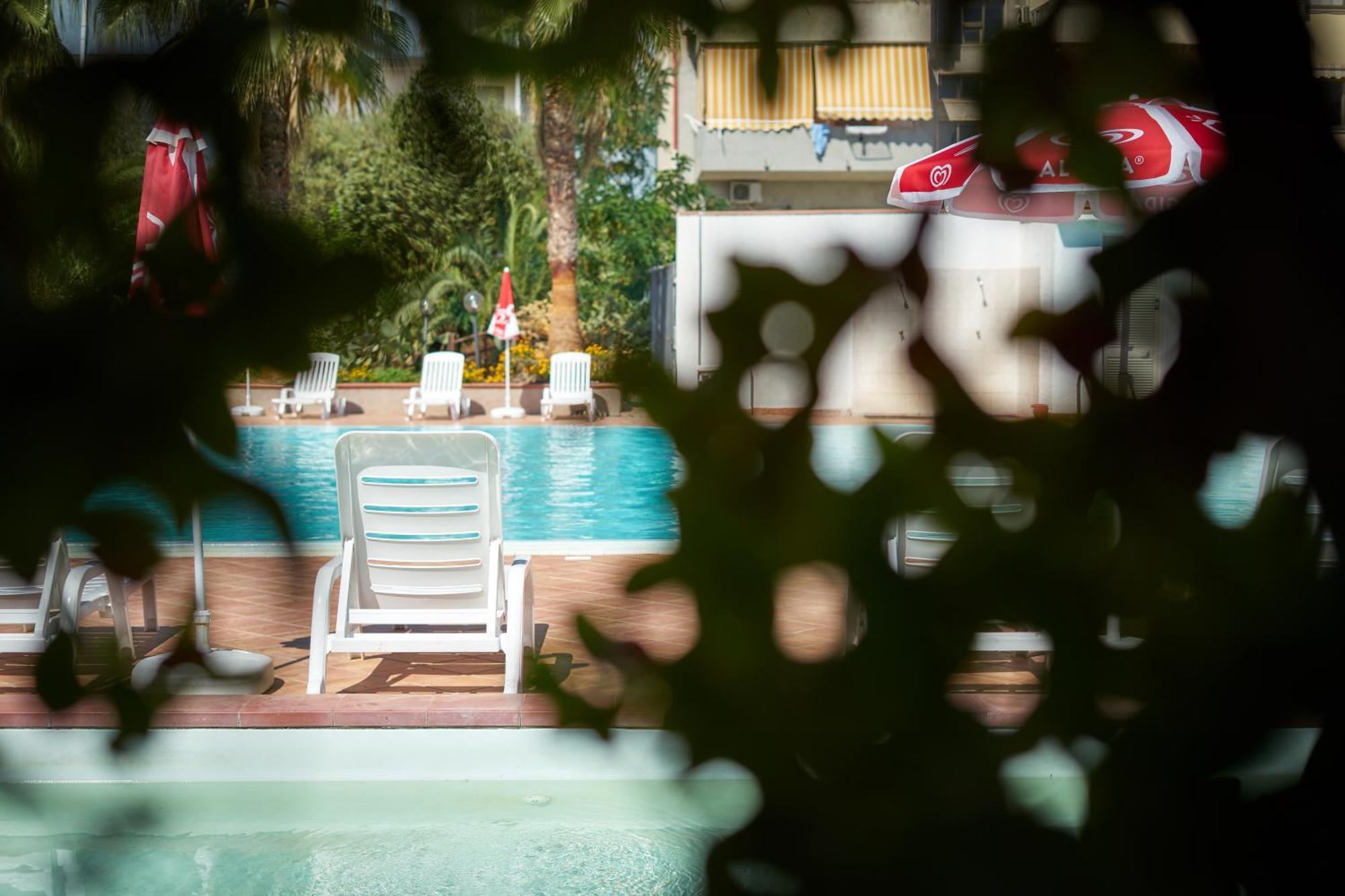La Cicala Hotel Броло Екстериор снимка